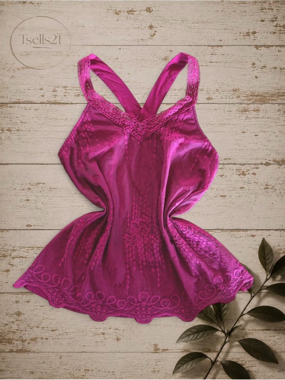 Vanity Vintage Y2K Magenta Embroidered Lace Camisole - Size M